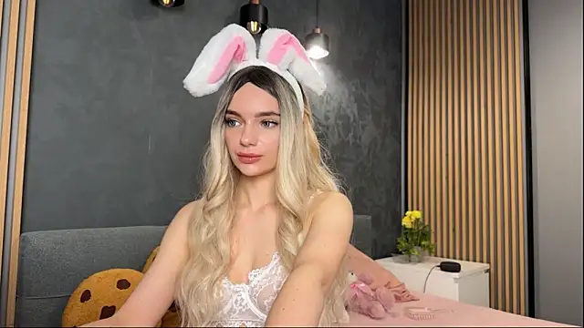 litlle angelll online show from April 5, 8:50 pm