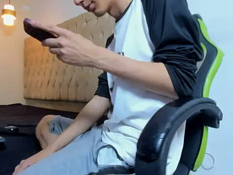 Darkknightx01 online show from November 17, 1:44 am