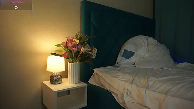 ywixos online show from November 13, 3:11 pm