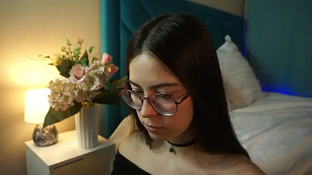 ywixos online show from December 2, 3:18 pm