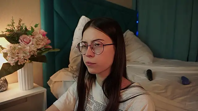 ywixos online show from February 12, 2:45 pm