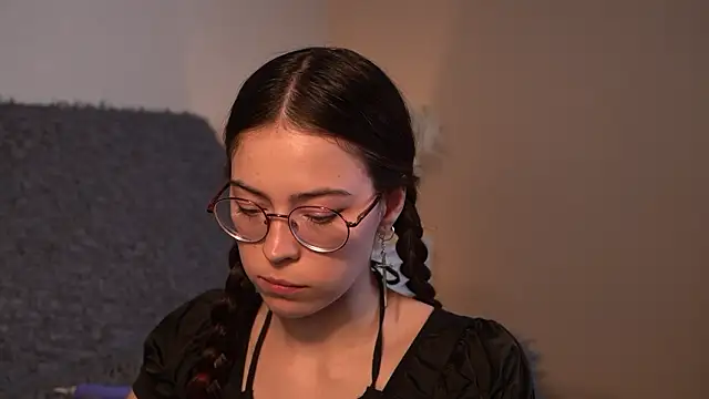 ywixos online show from February 17, 2:57 pm