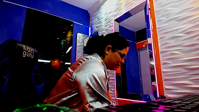 lucia ht online show from September 9, 2:11 am