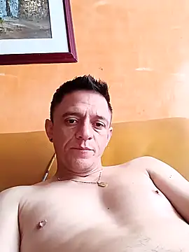 Snapshot of leon8013A chatting on October 17, 2:41 pm leon8013A online show from October 17, 2:41 pm