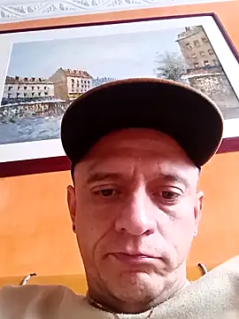 Snapshot of leon8013A chatting on November 11, 12:49 pm leon8013A online show from November 11, 12:49 pm