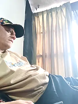 Snapshot of leon8013A chatting on November 12, 12:05 pm leon8013A online show from November 12, 12:05 pm