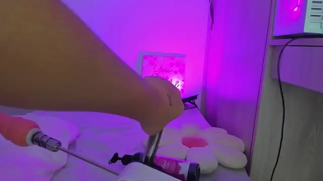 Snapshot of Eva_cutte chatting on September 10, 11:54 am Eva cutte online show from September 10, 11:54 am