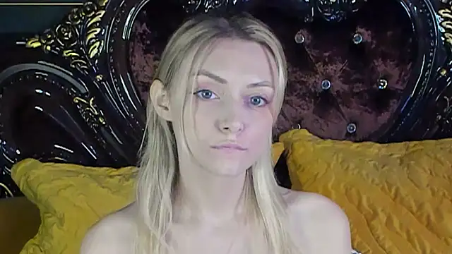 Snapshot of CindyFors chatting on October 4, 9:02 pm CindyFors online show from October 4, 9:02 pm