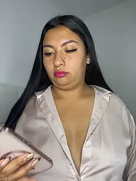 Snapshot of Issa_Santana chatting on May 5, 8:17 pm Issa Santana online show from May 5, 8:17 pm