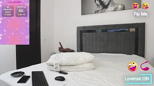 Snapshot of SweetMelodyZ chatting on October 3, 4:31 am SweetMelodyZ online show from October 3, 4:31 am