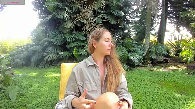 Angiehuston1 online show from April 18, 4:00 pm