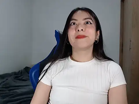 Snapshot of EloiseJun chatting on November 23, 4:34 am EloiseJun online show from November 23, 4:34 am