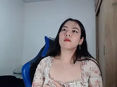 Snapshot of EloiseJun chatting on January 10, 4:14 am EloiseJun online show from January 10, 4:14 am