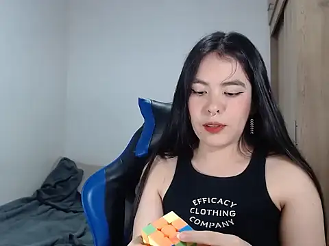 Snapshot of EloiseJun chatting on January 16, 5:44 am EloiseJun online show from January 16, 5:44 am