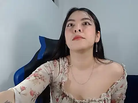 Snapshot of EloiseJun chatting on February 2, 6:12 am EloiseJun online show from February 2, 6:12 am