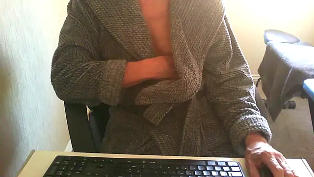 Snapshot of rogpb chatting on April 25, 7:00 am rogpb online show from April 25, 7:00 am