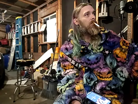 thejuicybacon online show from March 16, 6:17 am