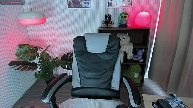 Snapshot of kattusauruss chatting on September 11, 1:55 pm kattusauruss online show from September 11, 1:55 pm