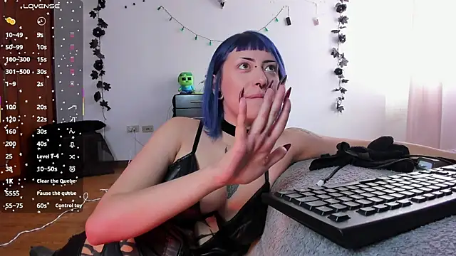 Snapshot of kattusauruss chatting on October 1, 2:23 pm kattusauruss online show from October 1, 2:23 pm