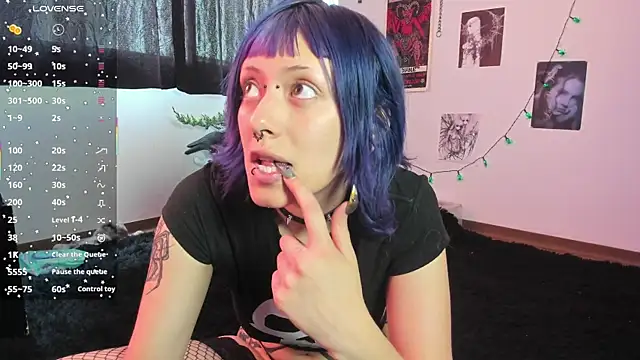 Snapshot of kattusauruss chatting on October 4, 1:31 pm kattusauruss online show from October 4, 1:31 pm