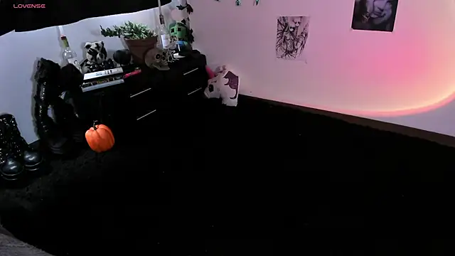 Snapshot of kattusauruss chatting on October 6, 2:14 pm kattusauruss online show from October 6, 2:14 pm