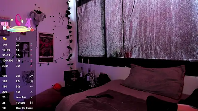 Snapshot of kattusauruss chatting on October 16, 12:28 pm kattusauruss online show from October 16, 12:28 pm