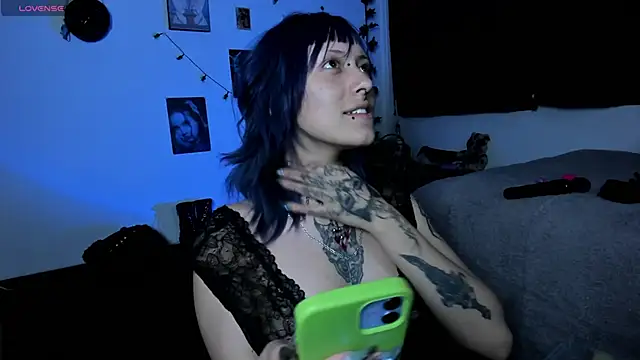 Snapshot of kattusauruss chatting on October 21, 3:40 am kattusauruss online show from October 21, 3:40 am