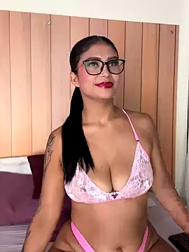 Snapshot of daphnevans chatting on October 4, 4:10 am daphnevans online show from October 4, 4:10 am