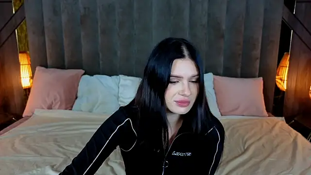 Snapshot of Neyla_Charm chatting on October 10, 5:39 am Neyla Charm online show from October 10, 5:39 am