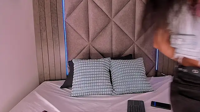 TiffValentinee  online show from September 13, 7:35 pm