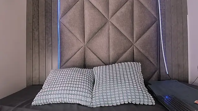 TiffValentinee  online show from September 20, 8:54 pm