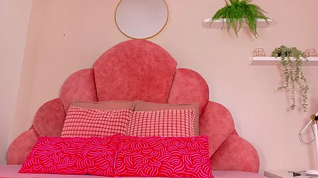 TiffValentinee  online show from October 10, 7:46 pm