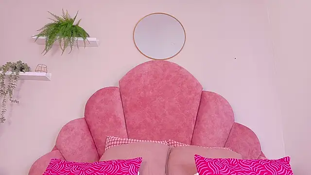 TiffValentinee  online show from October 14, 7:36 pm