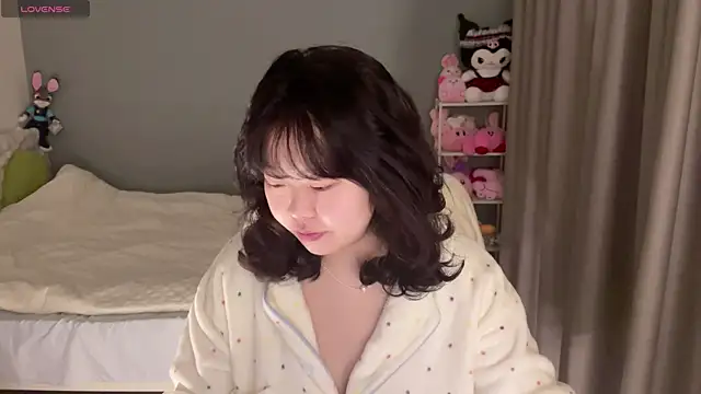 Kittenfishing online show from November 12, 1:00 pm