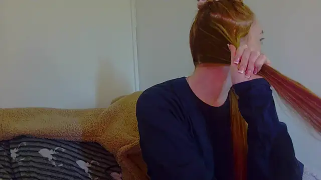 Little-Red21 online show from November 25, 1:44 pm