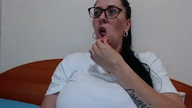 Snapshot of jollene chatting on June 15, 12:07 pm jollene online show from June 15, 12:07 pm