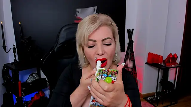 Snapshot of demisweet chatting on March 19, 10:33 am demisweet online show from March 19, 10:33 am