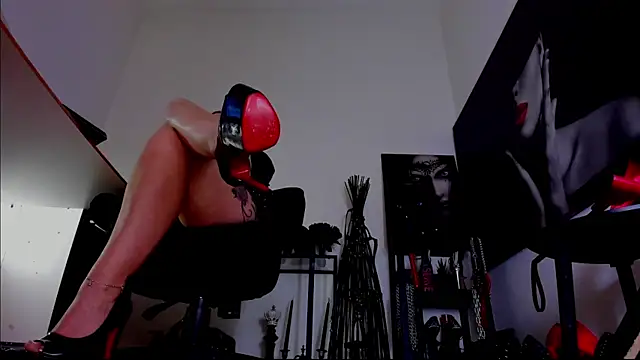 demisweet online show from February 25, 8:02 am