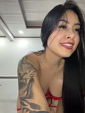 CrisMarulanda online show from June 21, 6:27 am