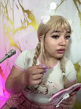 Snapshot of hinata_dolly chatting on May 10, 11:48 am hinata dolly online show from May 10, 11:48 am