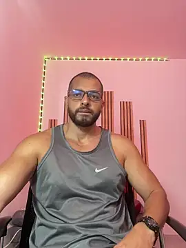 magnumchris online show from April 18, 5:28 pm