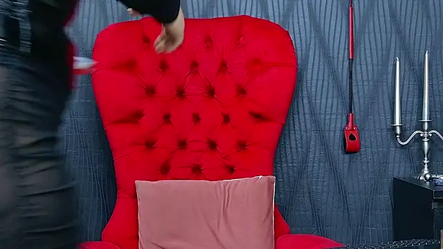 Snapshot of MistressDora chatting on May 6, 6:08 am MistressDora online show from May 6, 6:08 am