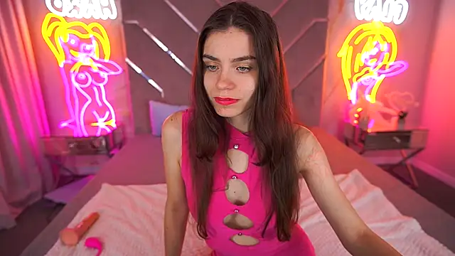 Snapshot of HeavenElle chatting on October 2, 6:09 am HeavenElle online show from October 2, 6:09 am