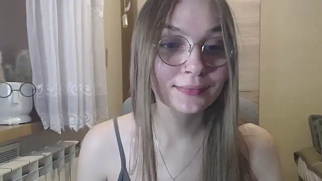 LooveELLYx online show from December 27, 6:10 pm