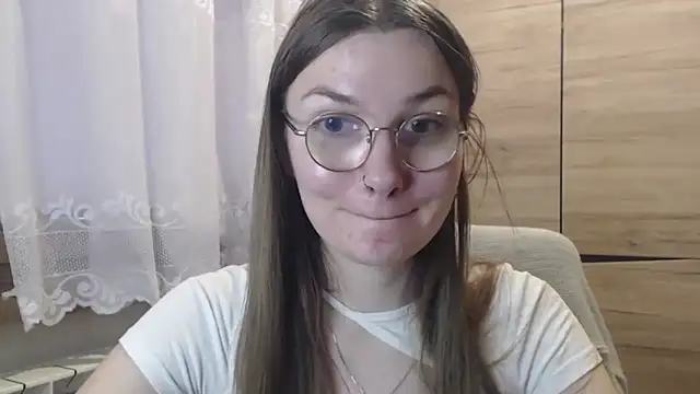 LooveELLYx online show from January 2, 7:55 am