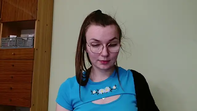 LooveELLYx online show from January 23, 6:35 pm