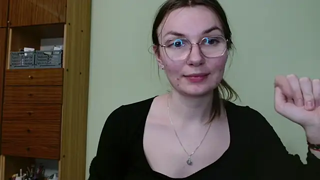 LooveELLYx online show from February 4, 6:17 pm