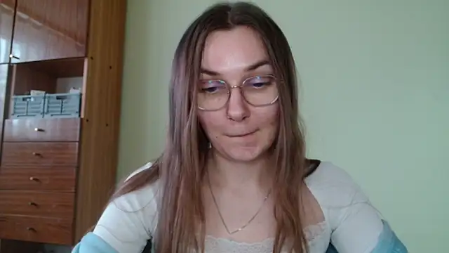 LooveELLYx online show from February 6, 2:48 pm