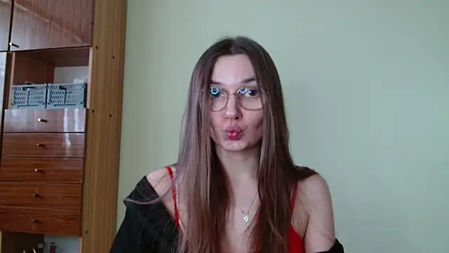 LooveELLYx online show from February 23, 2:25 pm