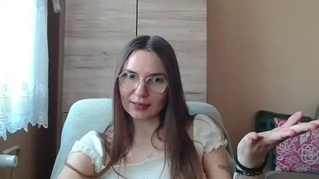 LooveELLYx online show from March 4, 8:02 am